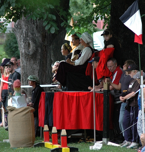 2005_0813 (41).JPG - Drottningen på sitt podie